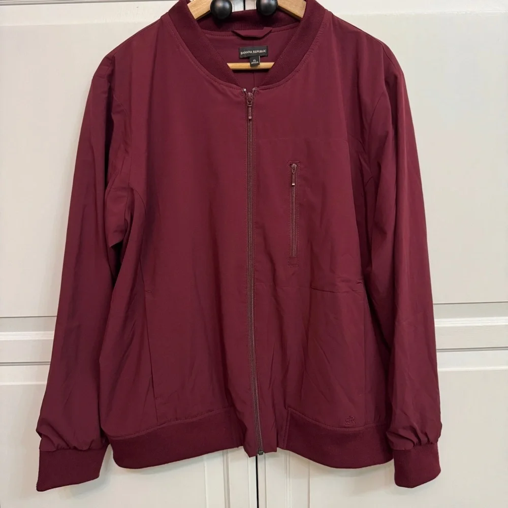 Banana Republic Burgundy Bomber Jacket Zipper Front. Size XL Athleisure